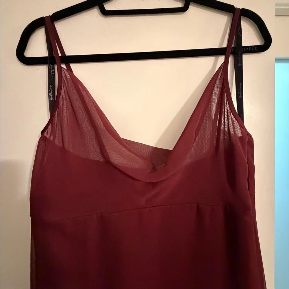 Elegant Burgundy Maxi Dress - Picture 3 of 4